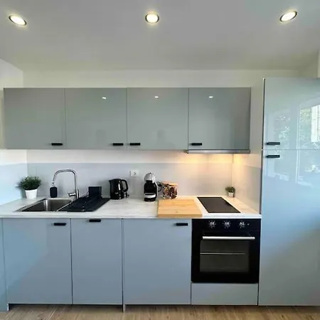 Apartment Blue Pearl *