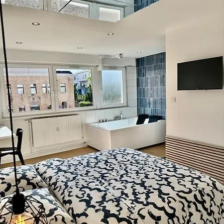 Apartment Blue Pearl *